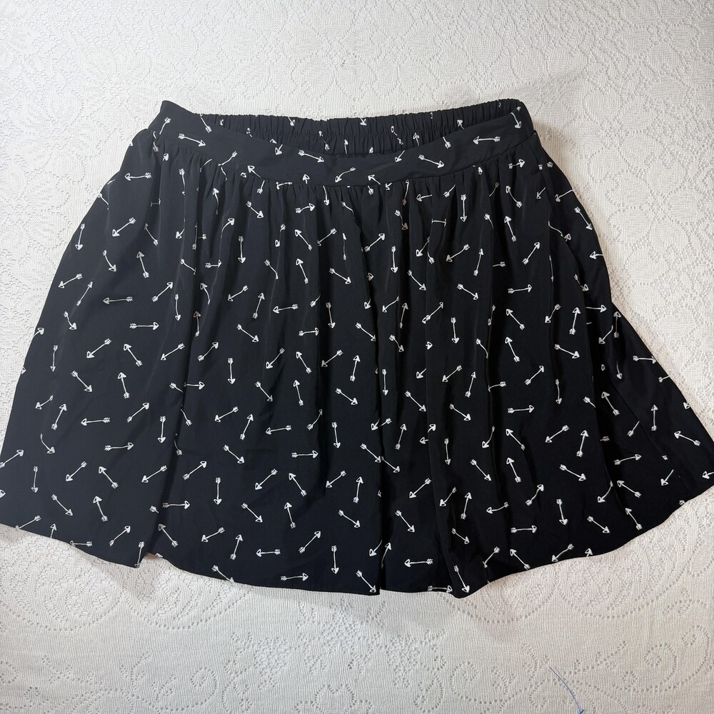 LC Lauren Conrad Skirt Womens Medium Black Arrow Print Skater Lined Pull On
